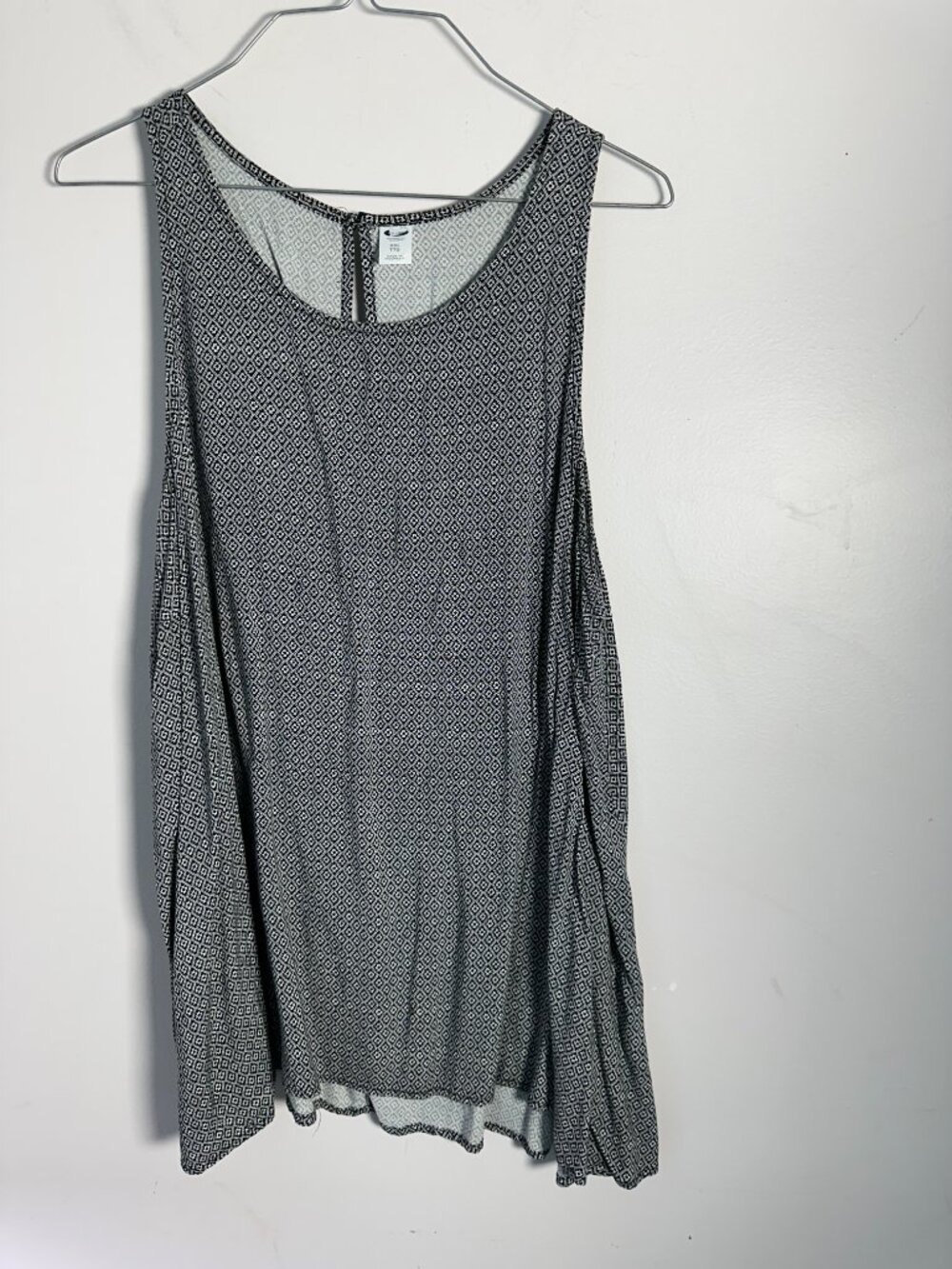 EUC Old Navy Womens Black Tank  White Top Shirt XXL